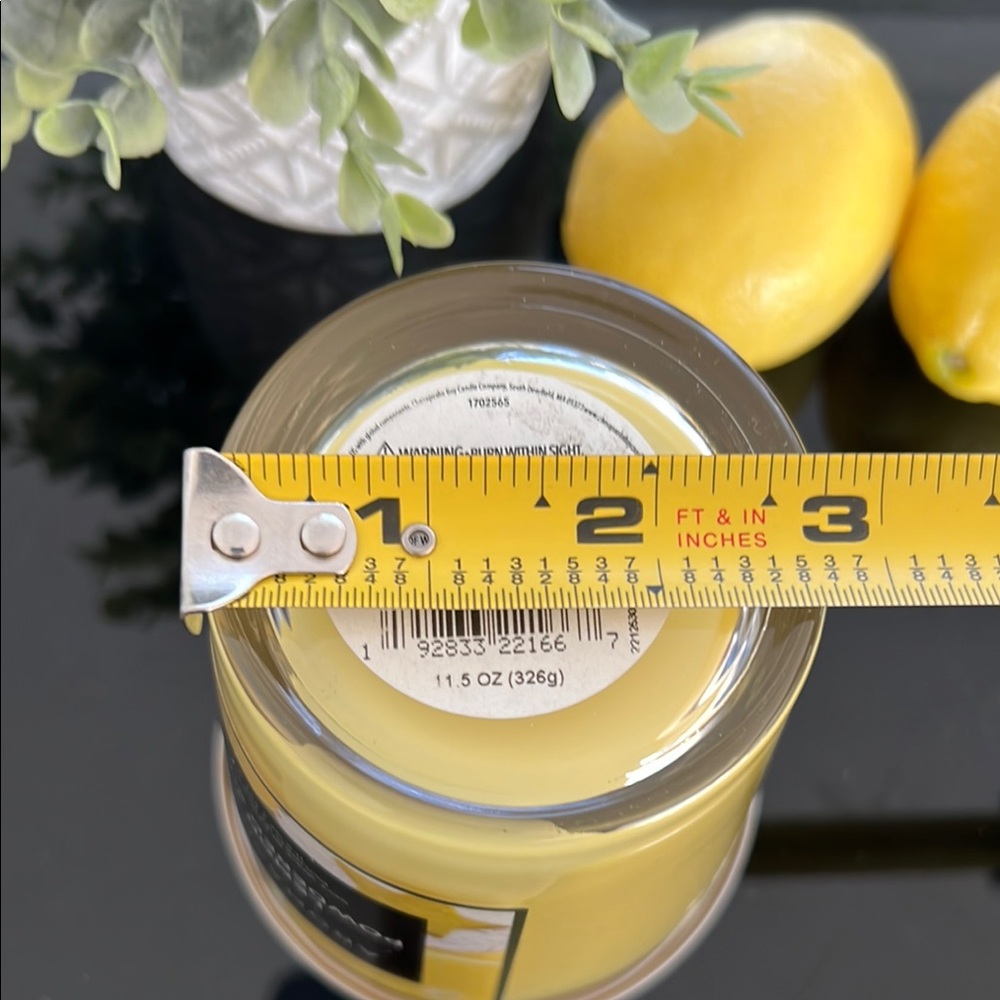 Chesapeake Bay Aromascape Lemon + Powdered Sugar Single Wick Candle 11.5 oz - Picture 8 of 9